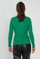 Pull en maille côtelé avec boutons dorés devant et manche