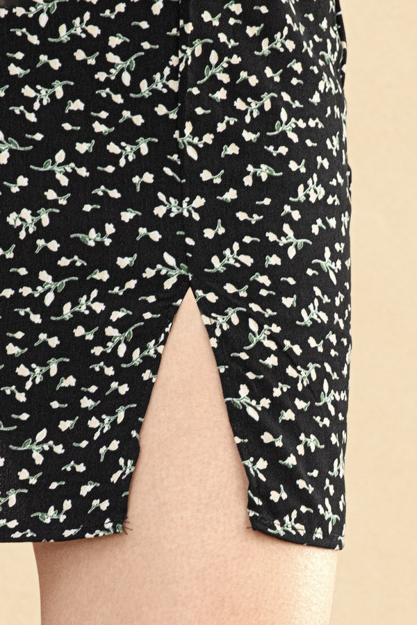 Robe bustier courte à bretelle fendue sur la cuisse en imprimé liberty